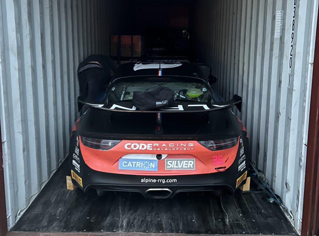 Atelier et logistique — CODE Racing Development