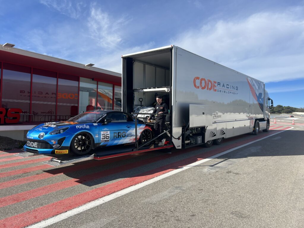 Atelier et logistique — CODE Racing Development